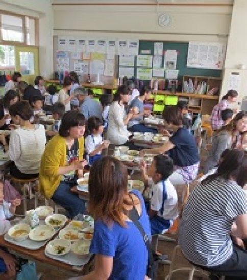 学習参観、親子給食 １年（6/17）