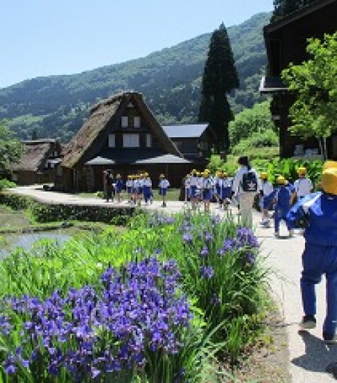 5月28日　４年生春の遠足　世界遺産　五箇山相倉合掌造り集落へ　